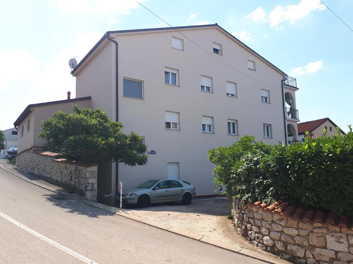Apartmani Mojca Selce Eksteriør billede